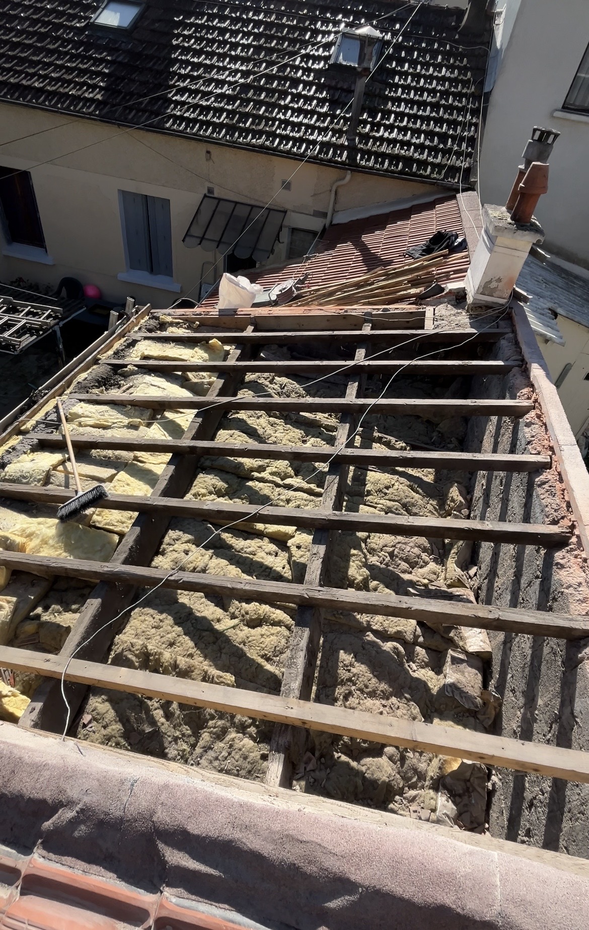 Rénovation de toiture en tuiles terre cuite à Stains (93) — Maison Elite