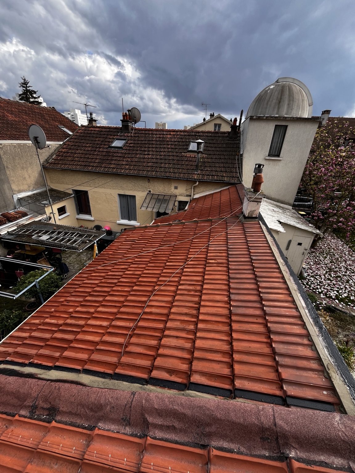 Rénovation de toiture en tuiles terre cuite à Stains (93) — Maison Elite