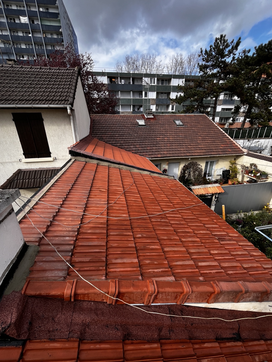Rénovation de toiture en tuiles terre cuite à Stains (93) — Maison Elite
