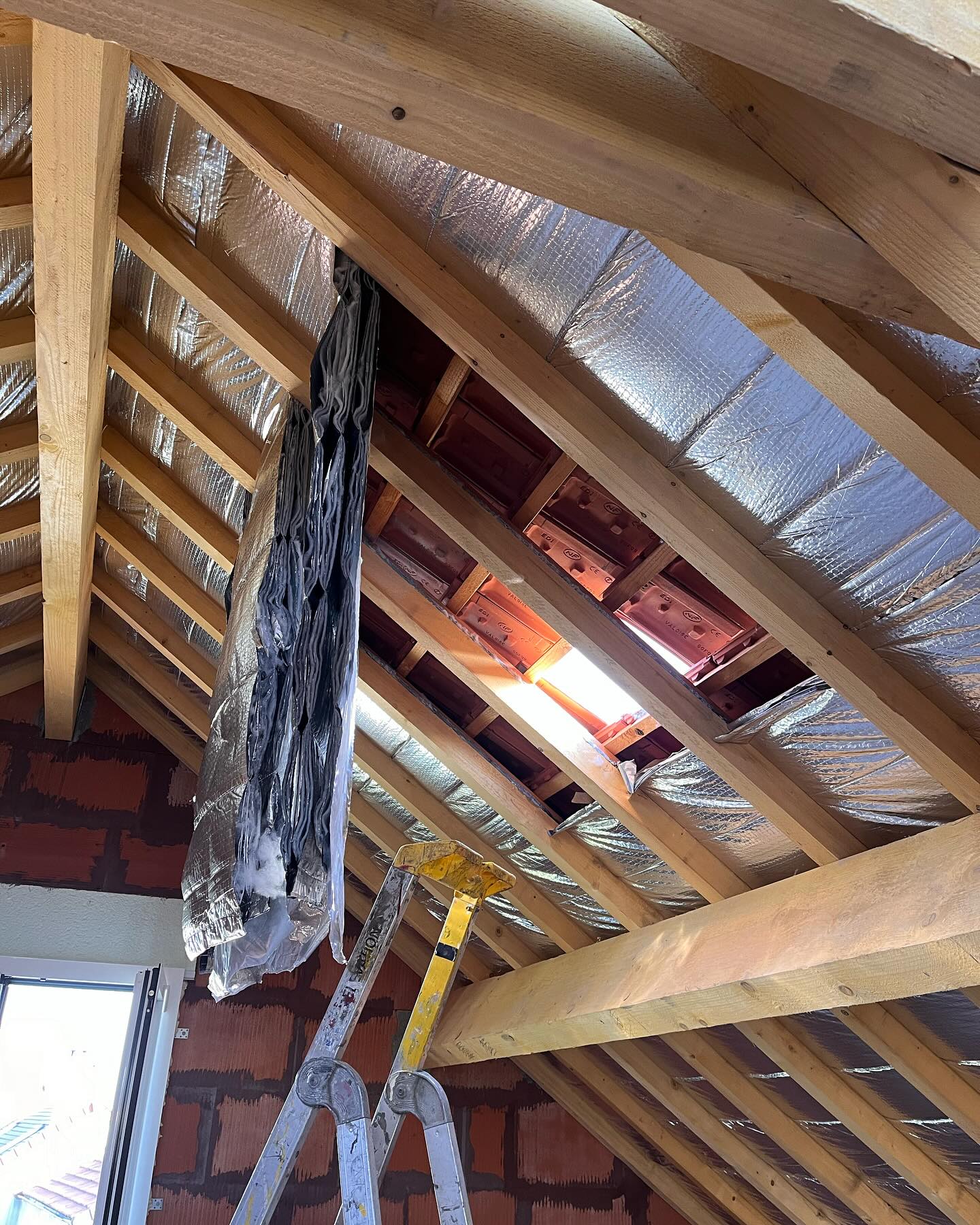 Charpente et toiture de construction neuve avec Velux à Saint-Maur-des-Fossés (94) — Maison Elite