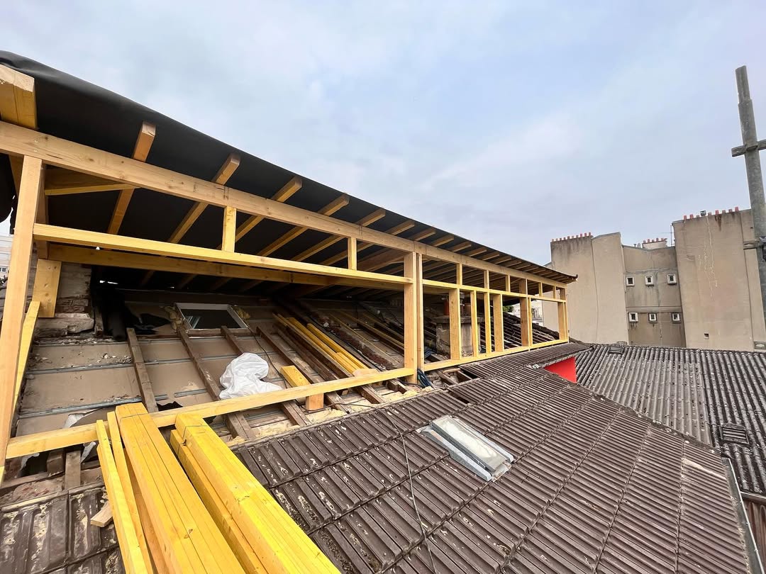 Création d'une lucarne rampante à Vitry-sur-Seine (94) — Maison Elite