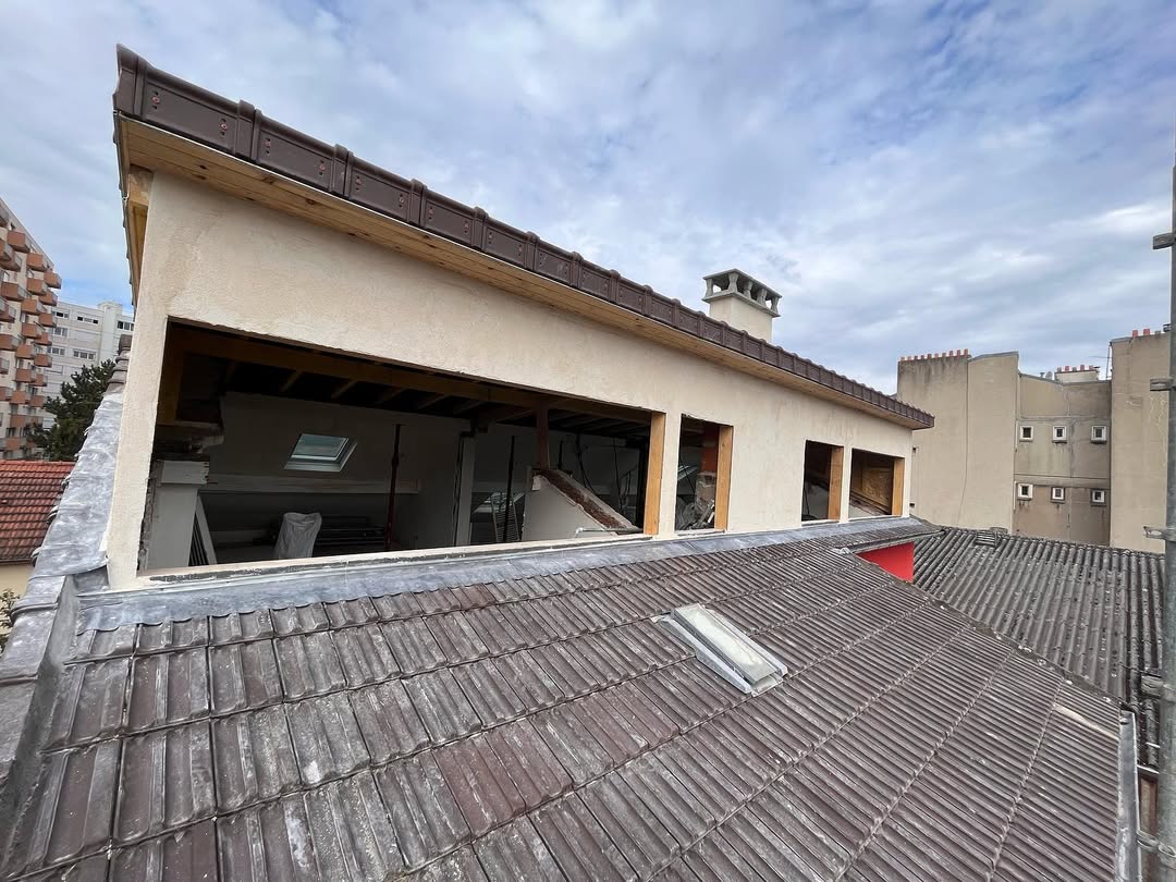Création d'une lucarne rampante à Vitry-sur-Seine (94) — Maison Elite