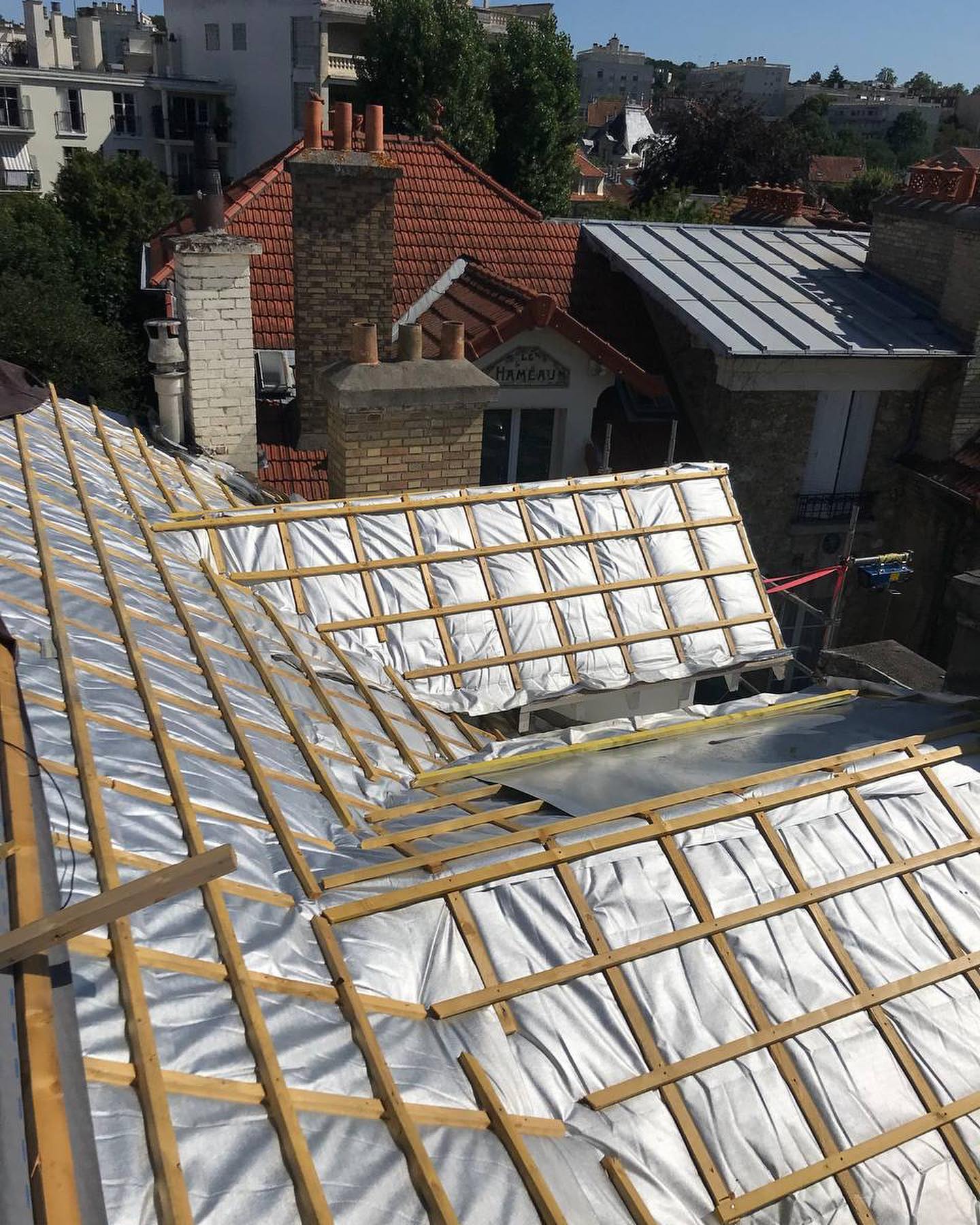 Rénovation de toiture avec isolation multicouche à Versailles (78) — Maison Elite
